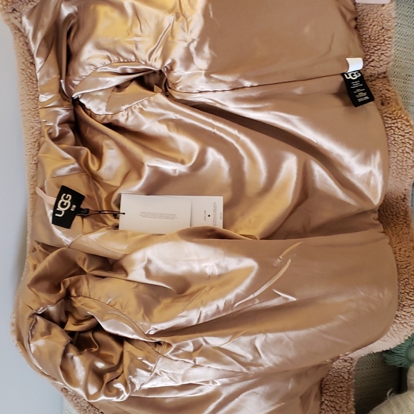 Uggs - Picture 5 of 6